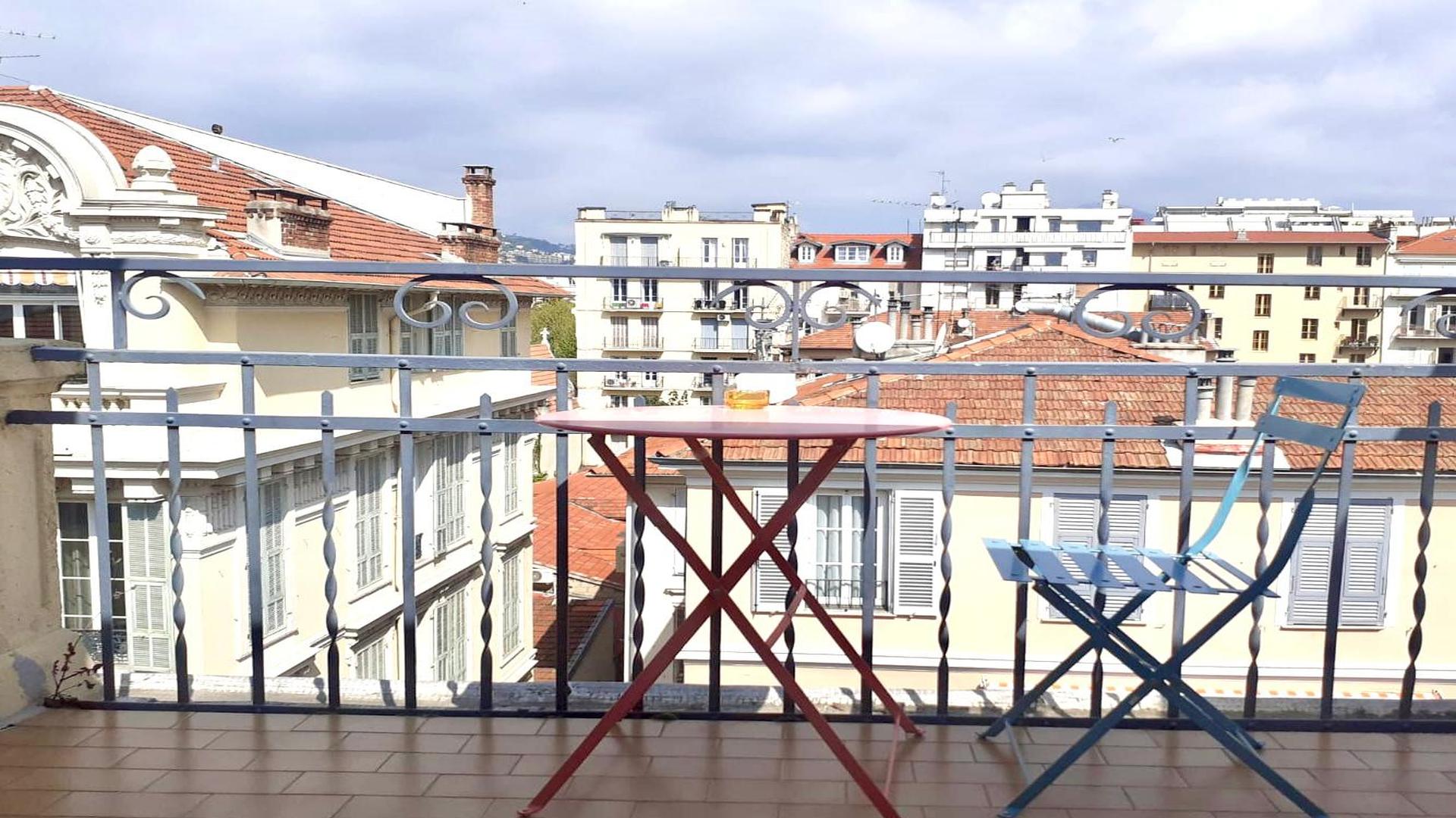 room_simple_terrace_1_resized